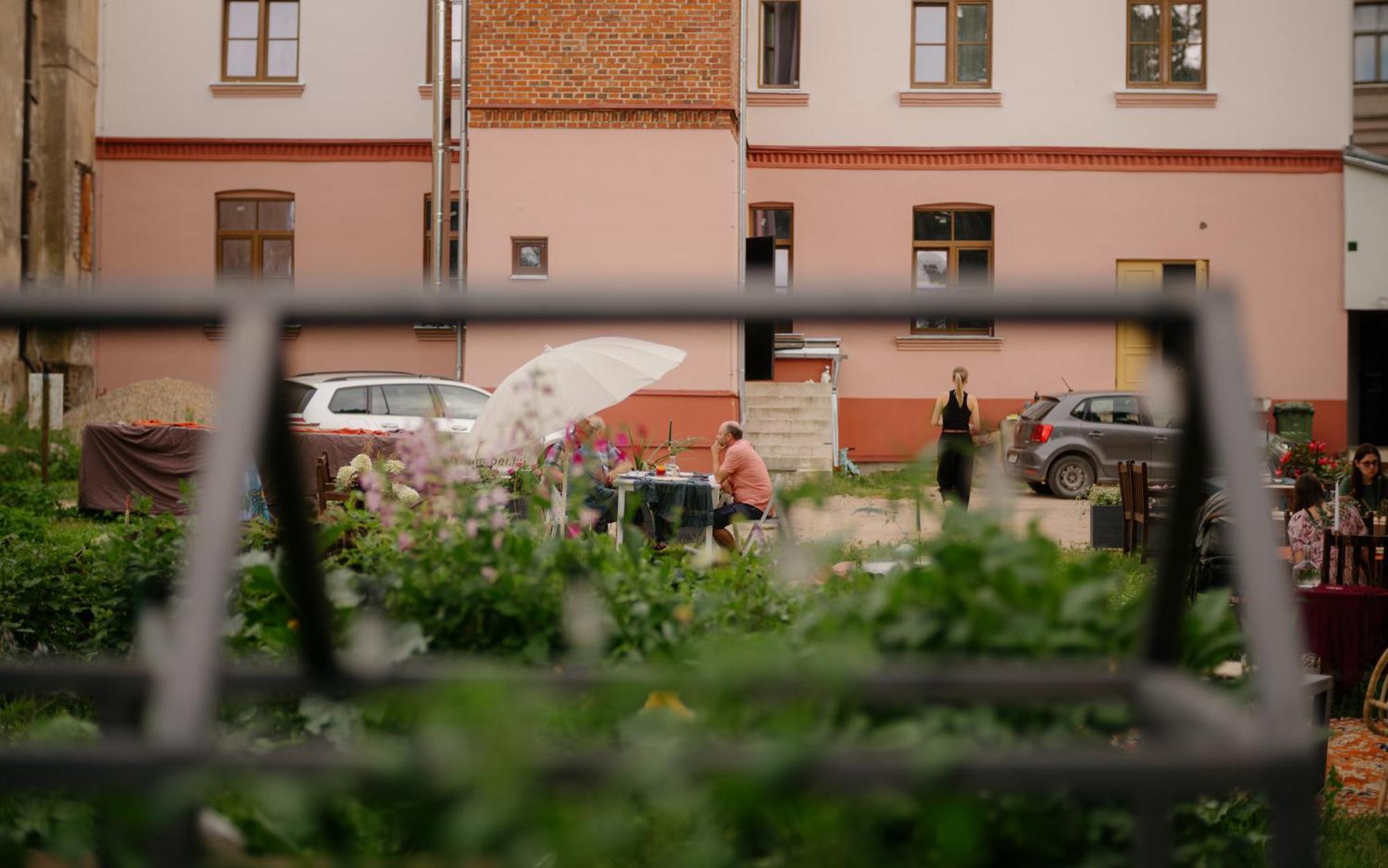 Ferienwohnung Buntes Nams Limbazi Exterior foto